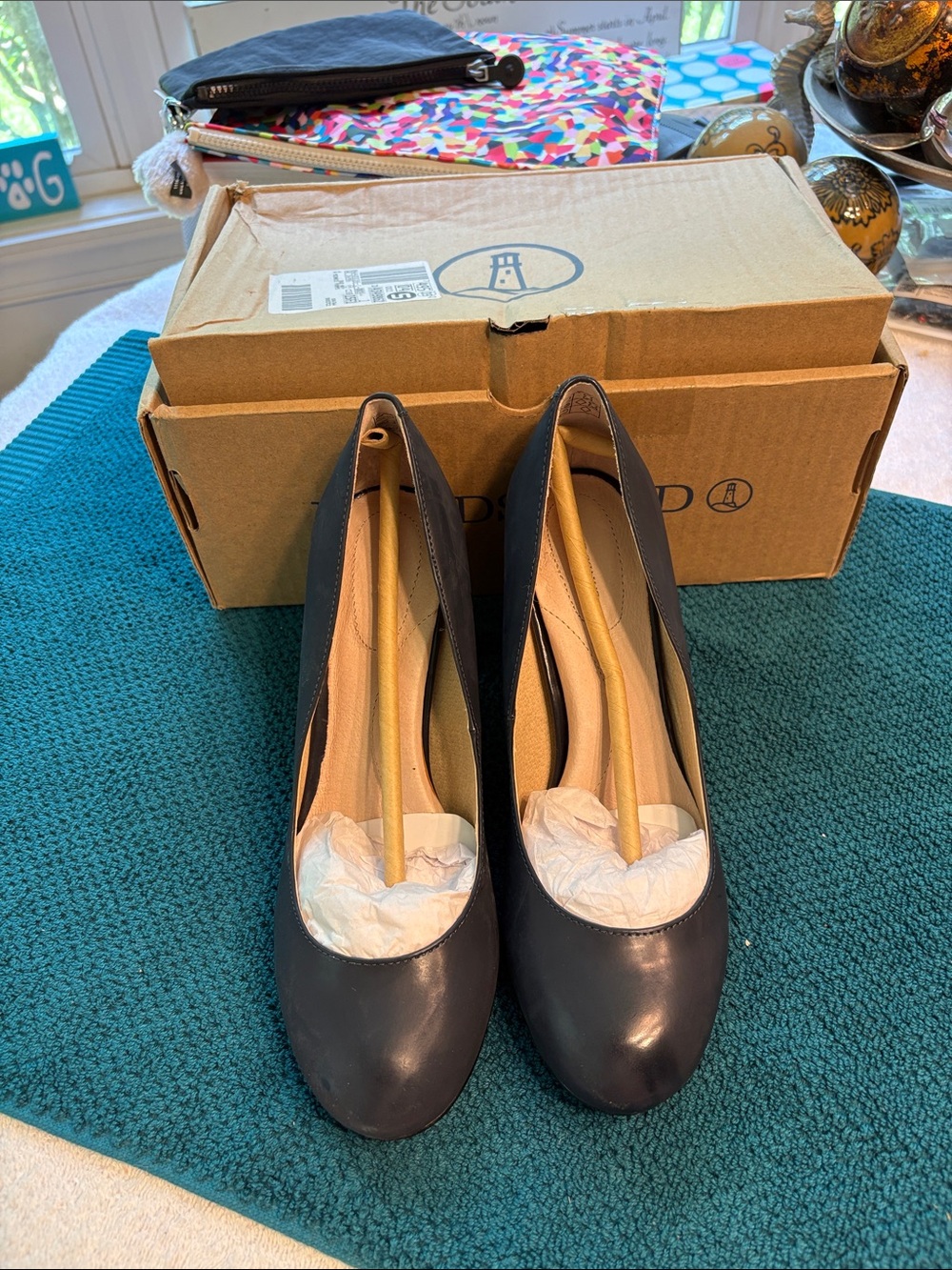 Lands' End Radiant Navy Women's Leather Minnie Pumps size 6M